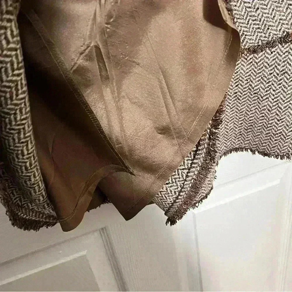 ANN TAYLOR LOFT Petite Herringbone Tweed A-Line Skirt | size 12P - Picture 3 of 6